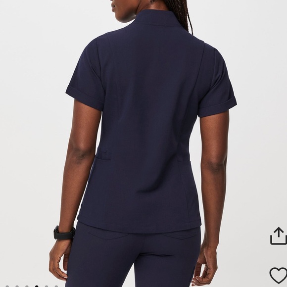 Inala scrub top in size small navy color - Picture 3 of 3